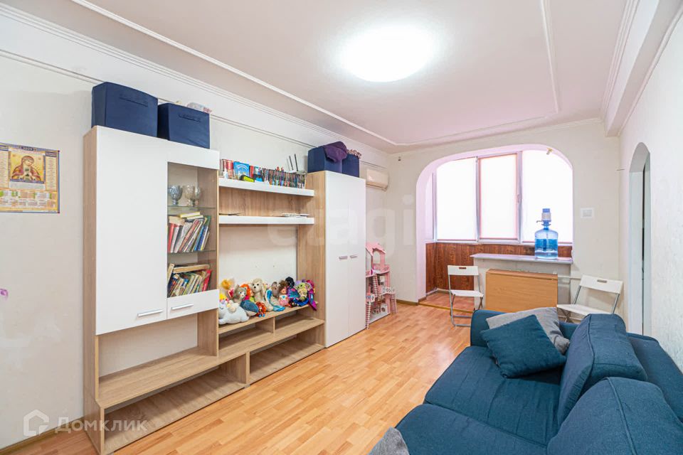 Продаётся 3-комнатная квартира, 56.9 м²