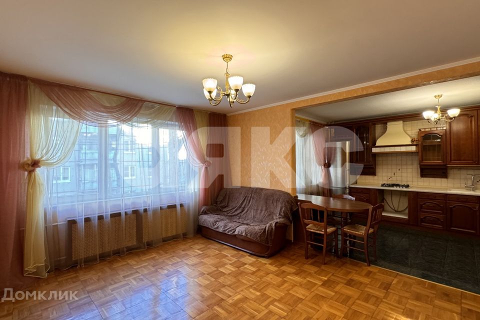 Продаётся 5-комнатная квартира, 175.6 м²