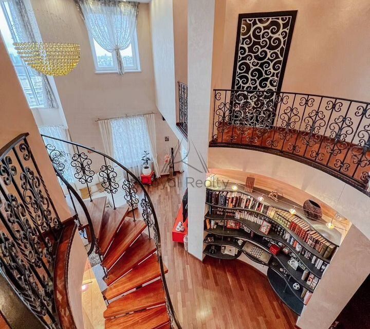 Сдаётся 5-комнатная квартира, 185 м²