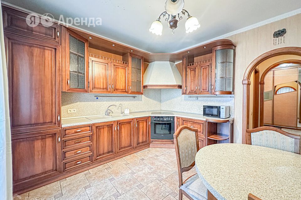 Сдаётся 3-комнатная квартира, 130 м²