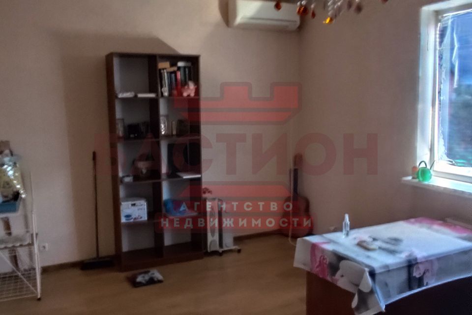 Продаётся 3-этажный дом, 300 м²