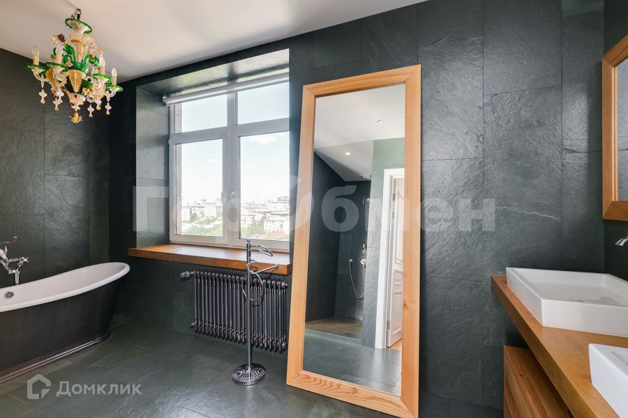 Продаётся 5-комнатная квартира, 219.2 м²