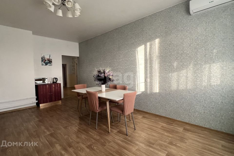 Продаётся 3-комнатная квартира, 112.6 м²