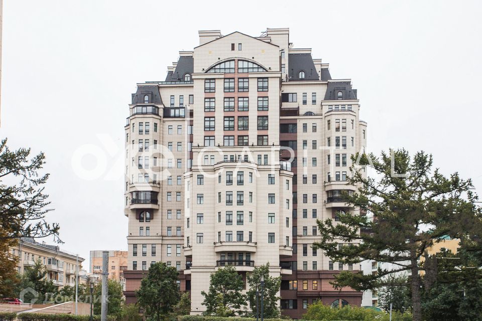Продаётся 4-комнатная квартира, 203 м²