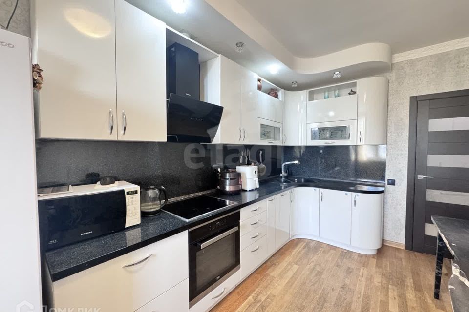 Продаётся 1-комнатная квартира, 56.2 м²
