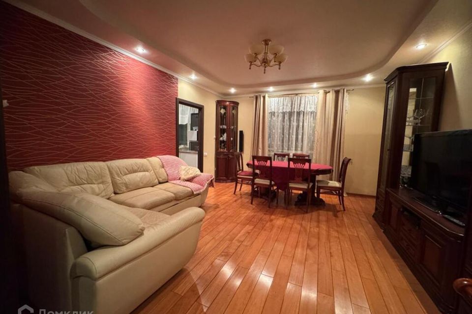 Сдаётся 3-комнатная квартира, 98 м²