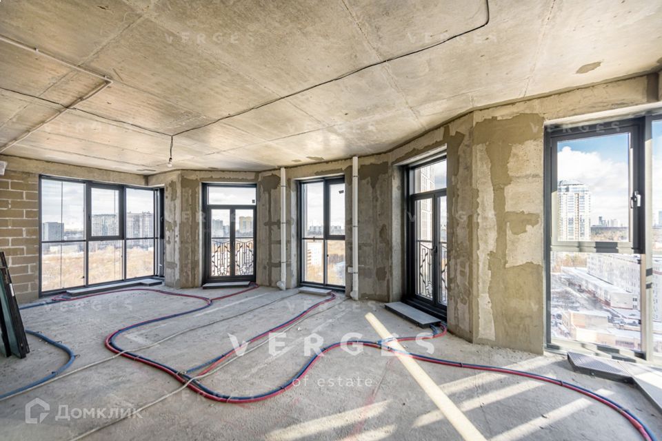 Продаётся 6-комнатная квартира, 181 м²