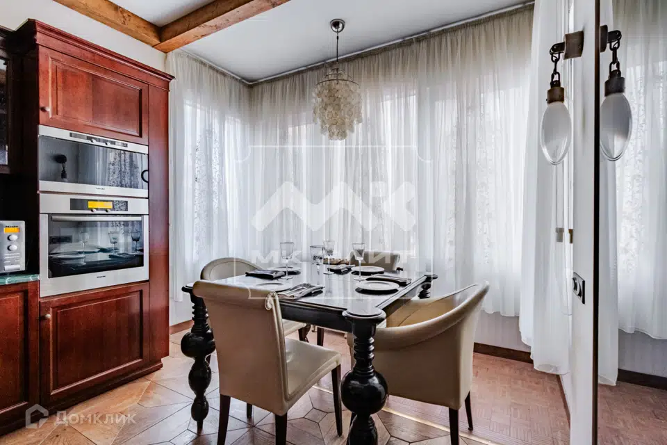 Продаётся 4-комнатная квартира, 165 м²