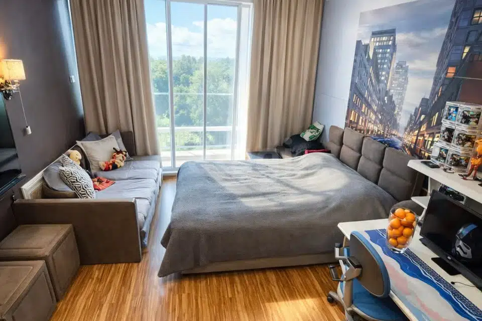 Продаётся 4-комнатная квартира, 210.3 м²