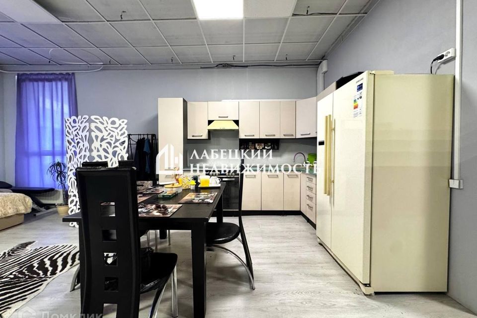 Продаётся 1-комнатная квартира, 63.3 м²