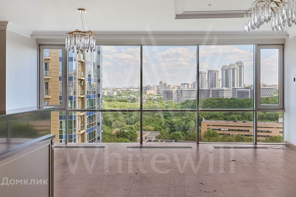 Продаётся 4-комнатная квартира, 165.5 м²