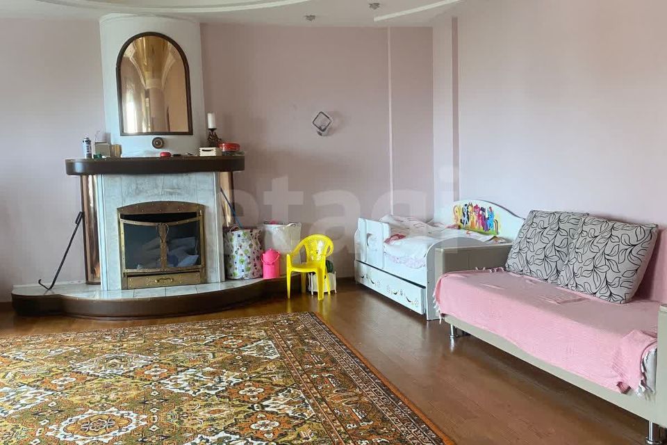 Продаётся 5-комнатная квартира, 261 м²