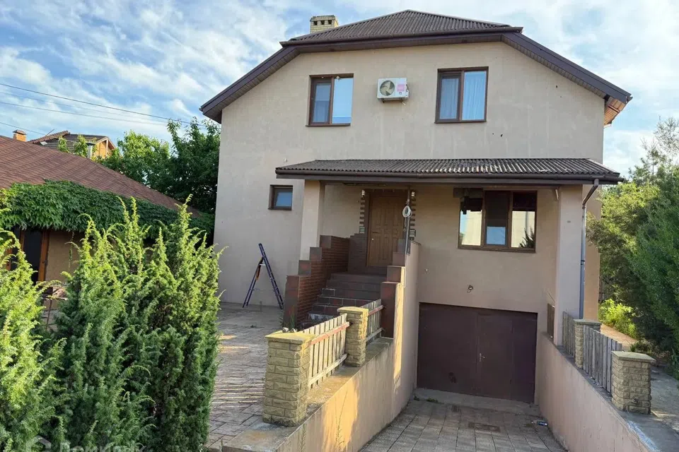 Сдаётся 2-этажный дом, 250.4 м²