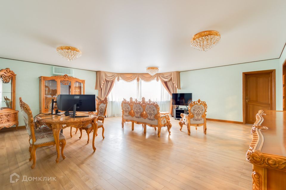 Продаётся 6-комнатная квартира, 221.1 м²