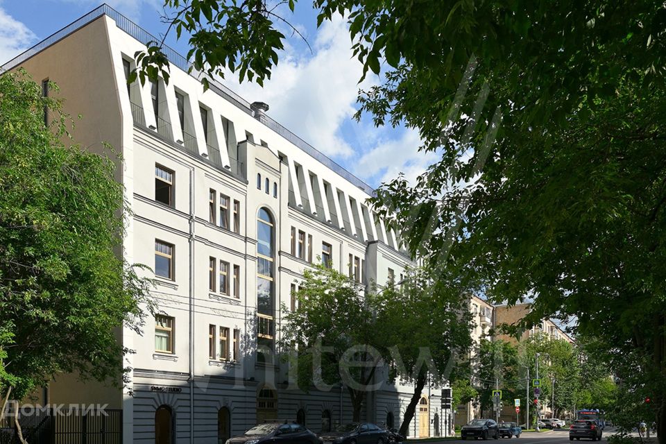 Продаётся 4-комнатная квартира, 169.7 м²