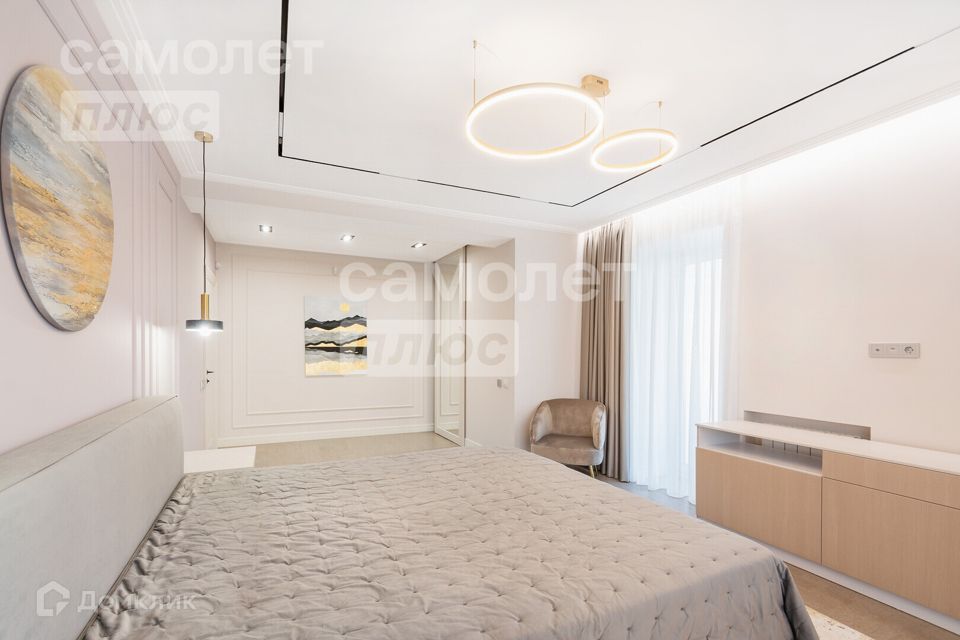 Продаётся 4-комнатная квартира, 173 м²