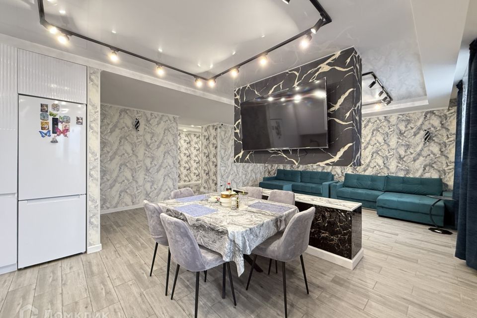 Продаётся 3-комнатная квартира, 109.2 м²