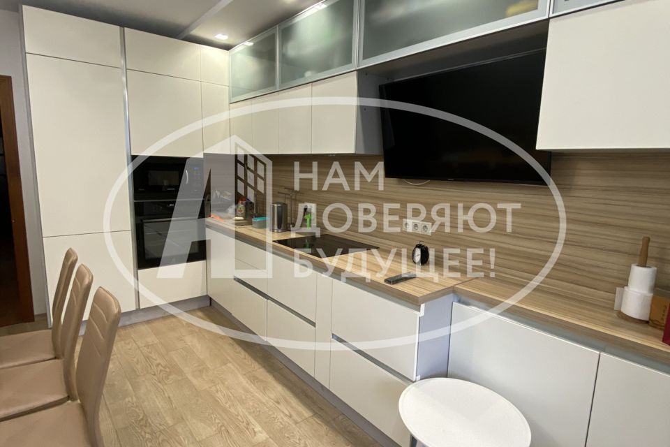 Продаётся 4-комнатная квартира, 123.5 м²