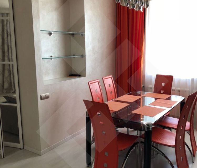 Сдаётся 3-комнатная квартира, 150 м²