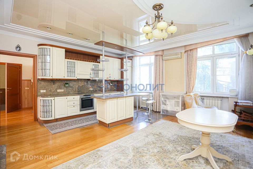 Продаётся 3-комнатная квартира, 249 м²