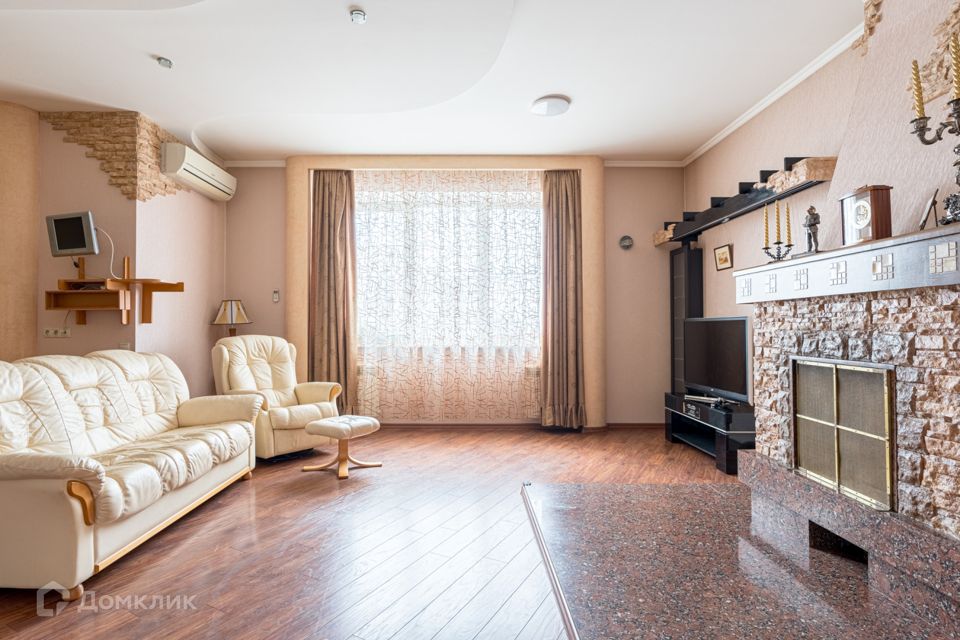 Продаётся 3-комнатная квартира, 145.4 м²