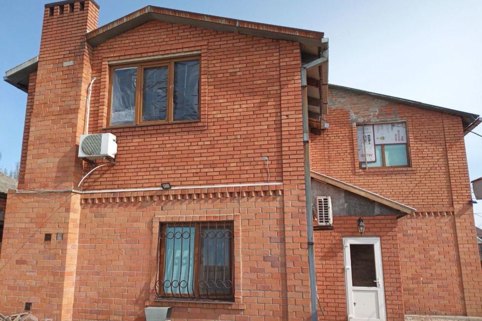 Продаётся 2-этажный дом, 170 м²