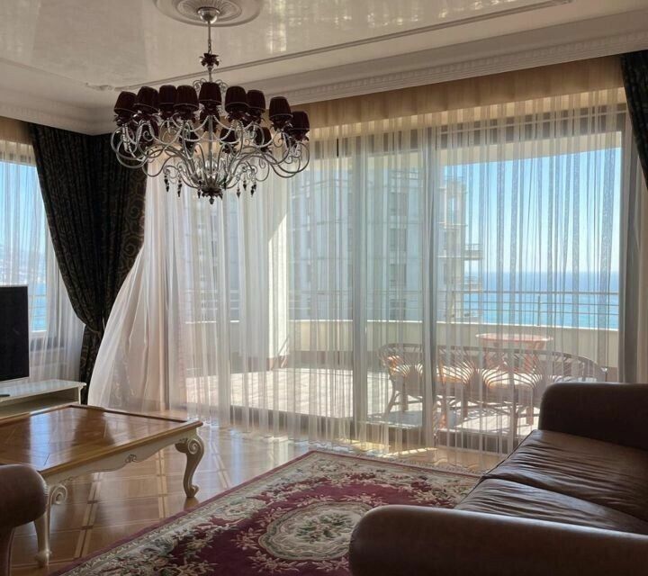 Продаётся 3-комнатная квартира, 138 м²