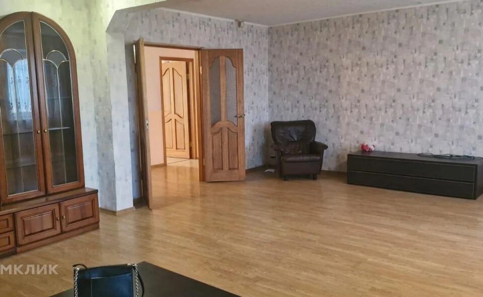 Продаётся 4-комнатная квартира, 136 м²