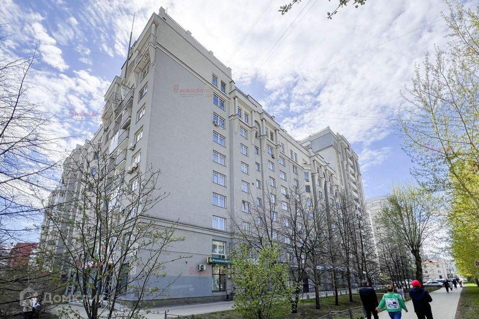 Продаётся 4-комнатная квартира, 147 м²