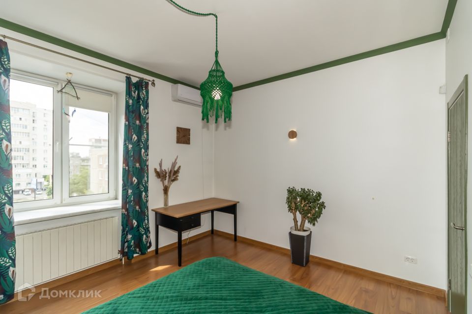 Продаётся 4-комнатная квартира, 131.1 м²