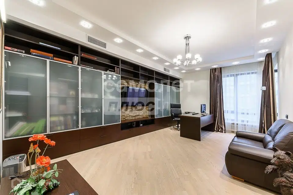 Продаётся 4-комнатная квартира, 185.4 м²