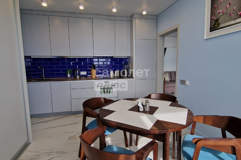 Продаётся 1-комнатная квартира, 53 м²