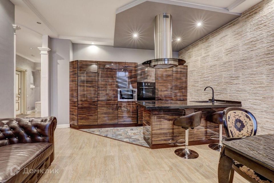 Сдаётся 4-комнатная квартира, 115 м²