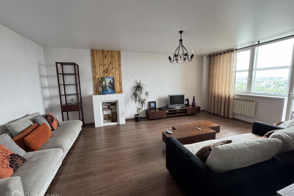 Продаётся 3-комнатная квартира, 127 м²