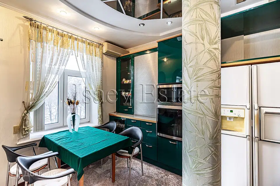 Продаётся 4-комнатная квартира, 115.3 м²