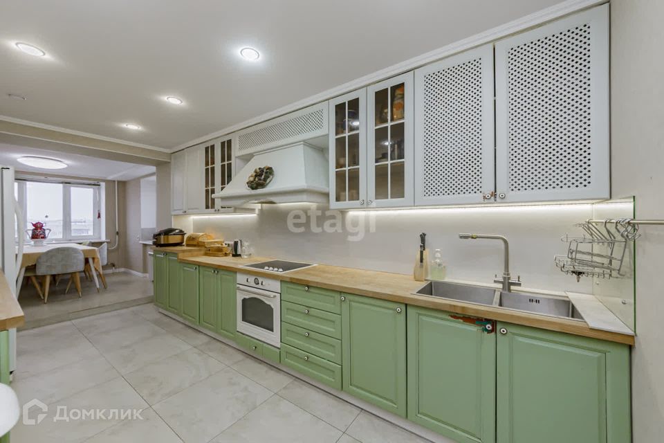 Продаётся 4-комнатная квартира, 185.1 м²