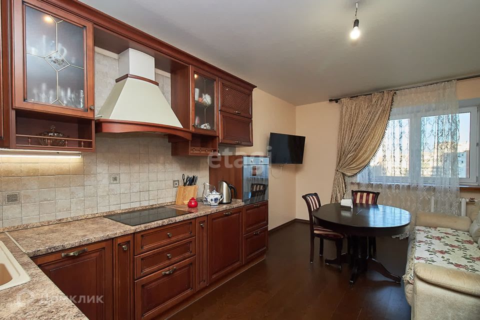 Продаётся 3-комнатная квартира, 114 м²