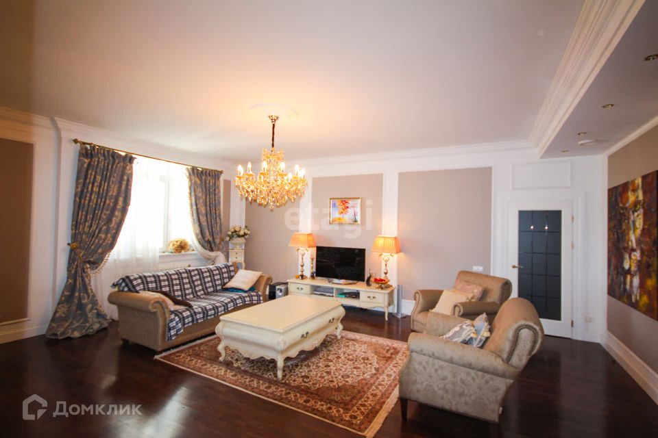 Продаётся 4-комнатная квартира, 138.7 м²