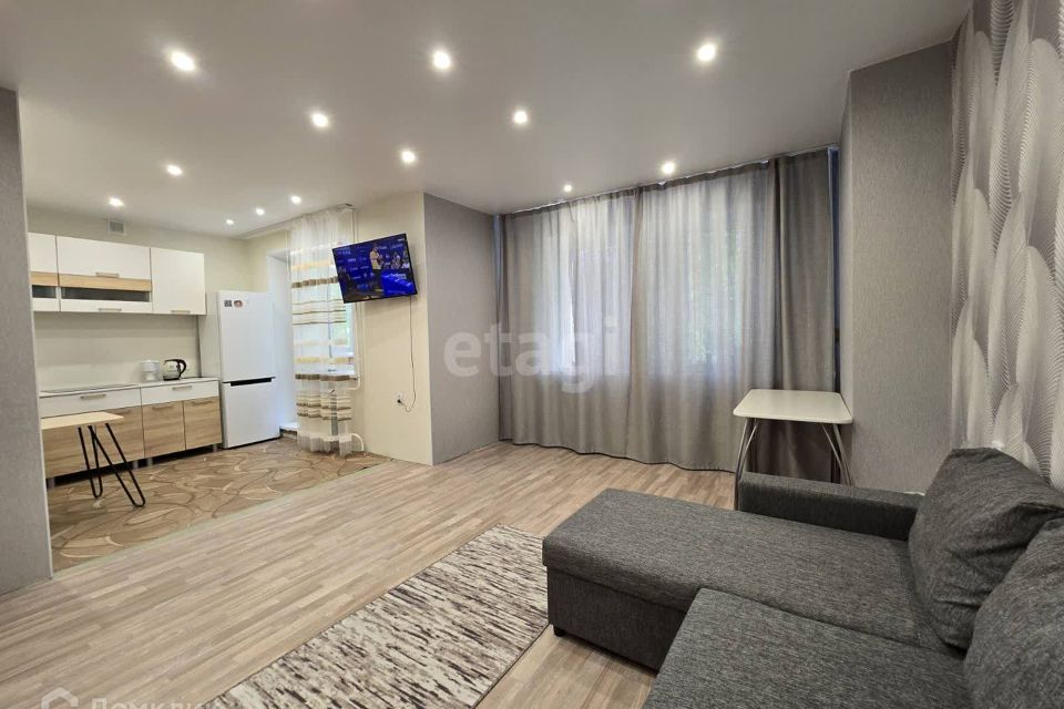 Продаётся 1-комнатная квартира, 42.8 м²