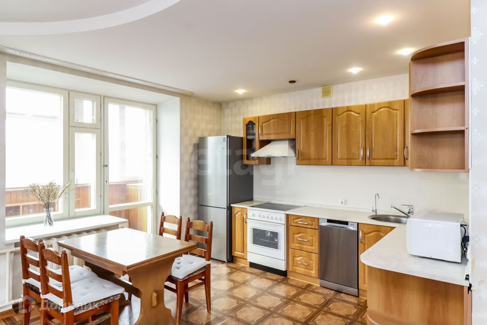 Продаётся 2-комнатная квартира, 108.5 м²