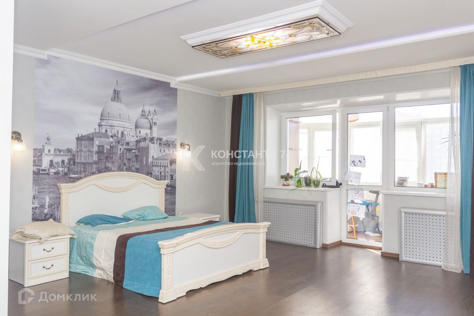 Продаётся 4-комнатная квартира, 185.6 м²