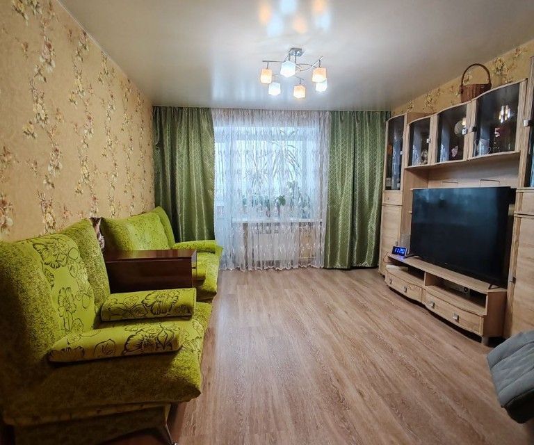 Продаётся 4-комнатная квартира, 74.5 м²