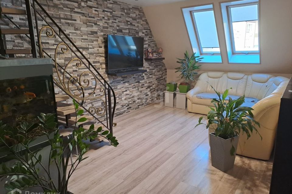 Продаётся 4-комнатная квартира, 102 м²