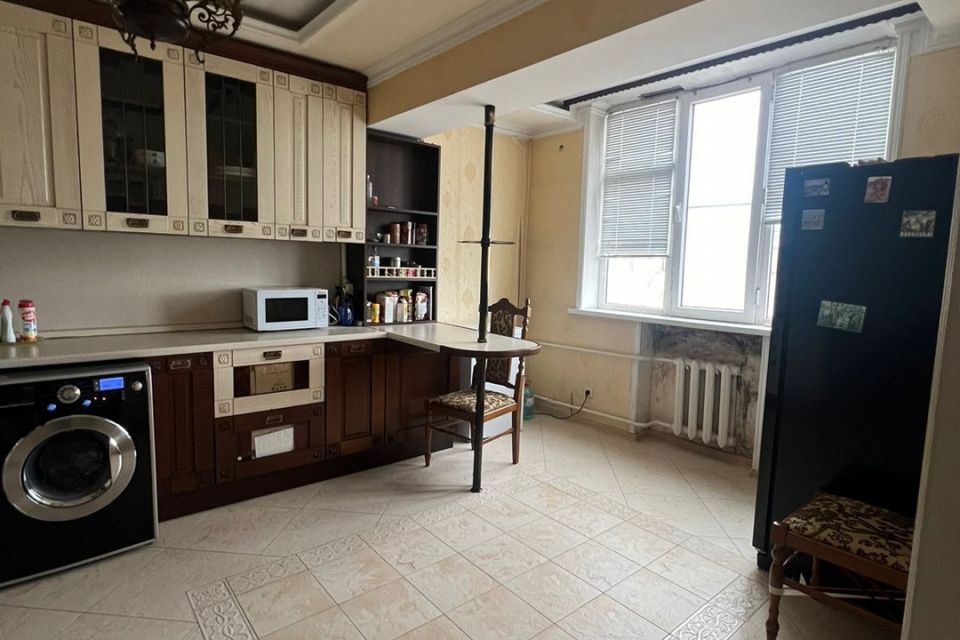 Продаётся 4-комнатная квартира, 152 м²