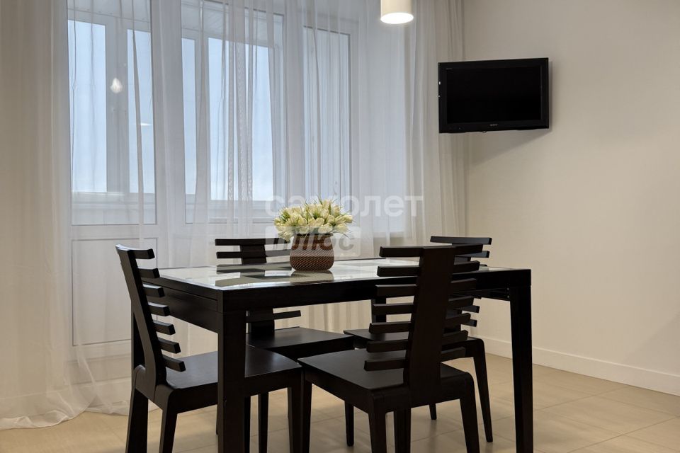 Продаётся 3-комнатная квартира, 111.7 м²
