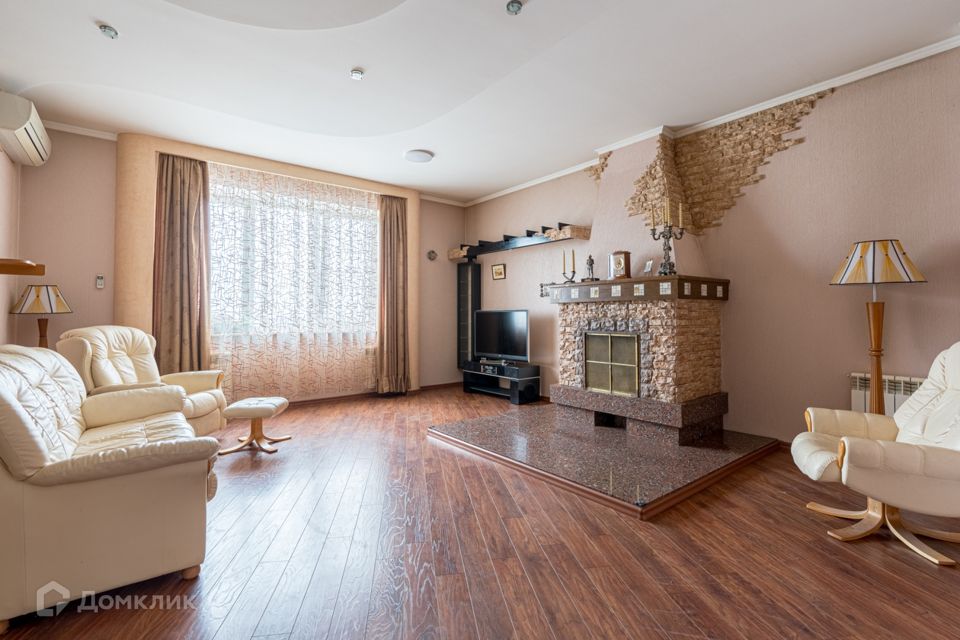 Продаётся 3-комнатная квартира, 145.4 м²