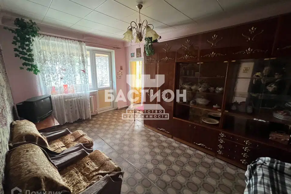 Продаётся 4-комнатная квартира, 58 м²