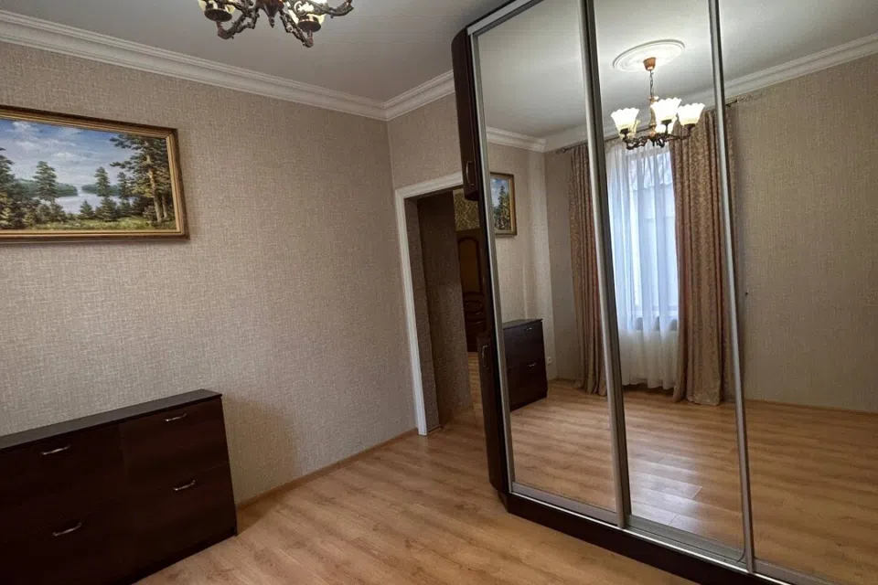 Сдаётся 2-этажный дом, 165 м²