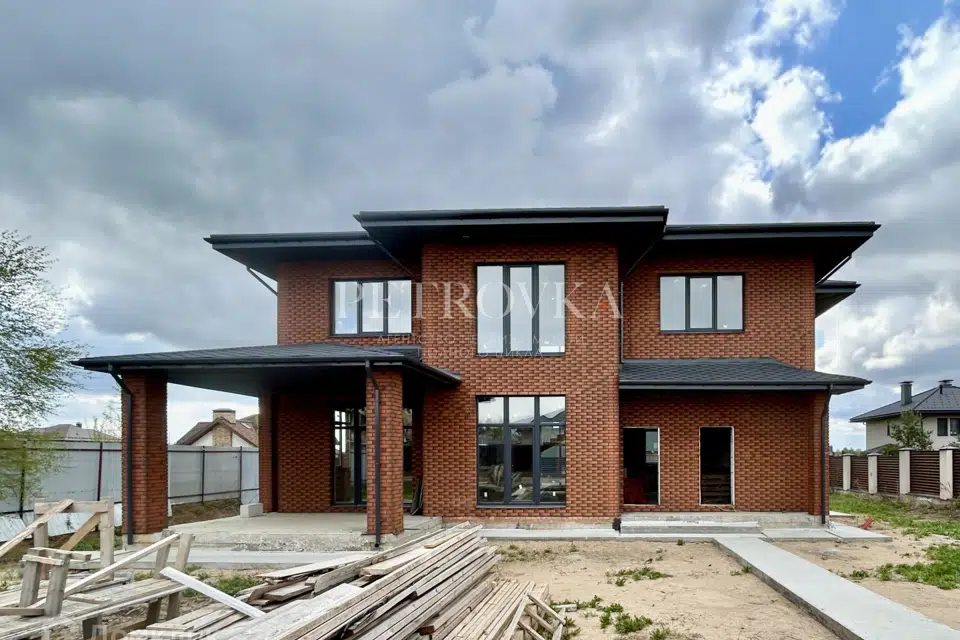 Продаётся 2-этажный дом, 250 м²
