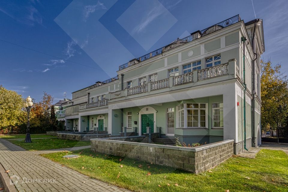 Продаётся 6-комнатная квартира, 450 м²